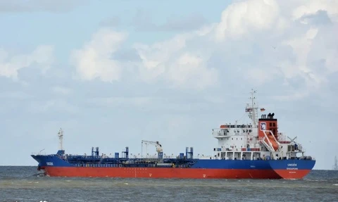 Tinh canh 160 thuyen vien cung 8 tau hang Viet Nam tren vinh Ba Tu hinh anh