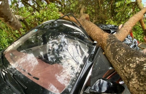 Dong loc gay thiet hai o khu vuc thi xa Nghia Lo cu, tinh Lao Cai hinh anh