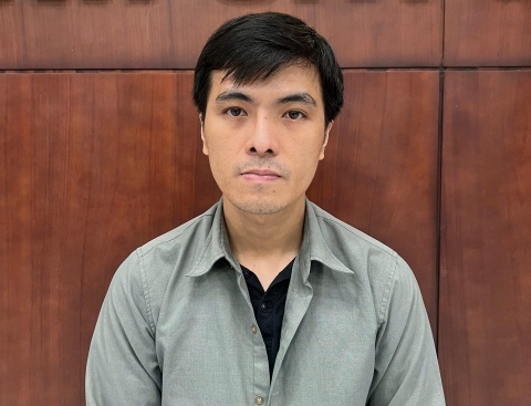 Khoi to chu cong ty ban giay dep Nike, Adidas gia thu loi hon 3,5 ty hinh anh
