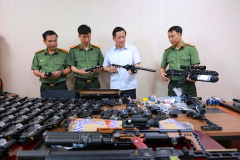 Pha duong day che tao, mua ban trai phep vu khi quan dung quy mo lon hinh anh