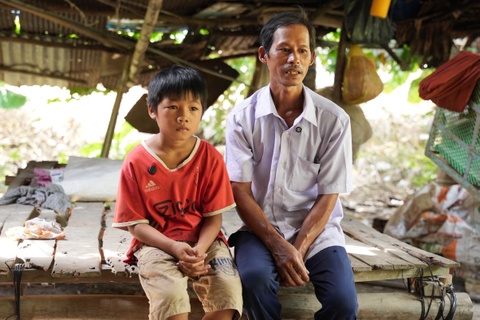 Thap sang nu cuoi tre tho o vung que ngheo Dong Thap hinh anh