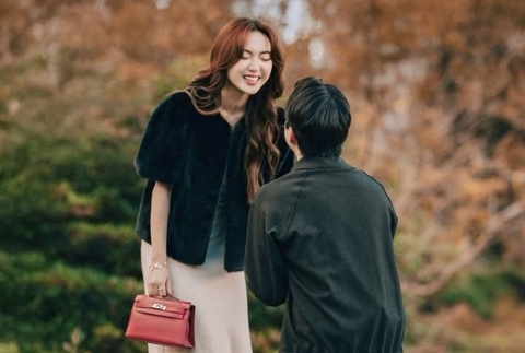 Rich kid Chloe Nguyễn được cầu hôn