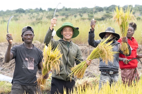 Dong thai cua Team Chau Phi truoc ngay Quang Linh Vlogs hau toa hinh anh