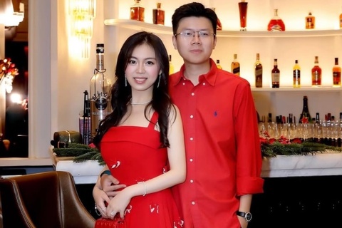 'Tieu thu nghin ty' lan dau khoe anh thieu gia Phan Hoang cau hon hinh anh