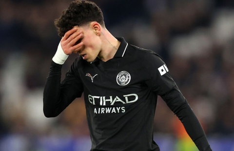 Man City giuong co trang trong cuoc dua vo dich hinh anh