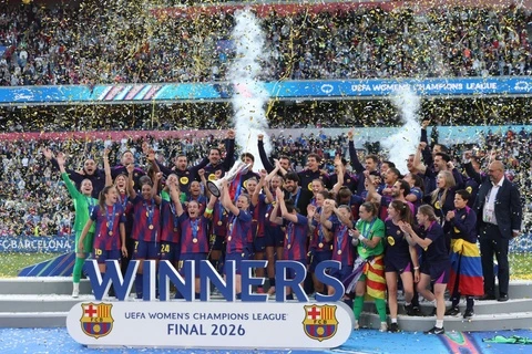 Barcelona huy diet Lyon de vo dich Champions League nu hinh anh