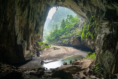 Quang Binh kich hoat tiem nang du lich cua VQG Phong Nha - Ke Bang hinh anh