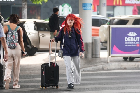 Luu y du lich 30/4: Khach Viet co the bi huy di nuoc ngoai vi no thue hinh anh