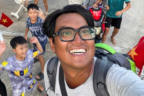 Toi di bo 1.700 km ra Ha Noi don 2/9 hinh anh