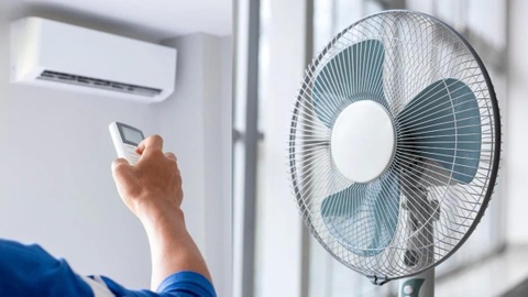 Có nên mở quạt cho thoáng khi đang bật máy lạnh?
