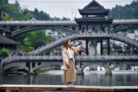 Hieu nham tai hai 'co the bay thang Trung Quoc khong can visa' hinh anh