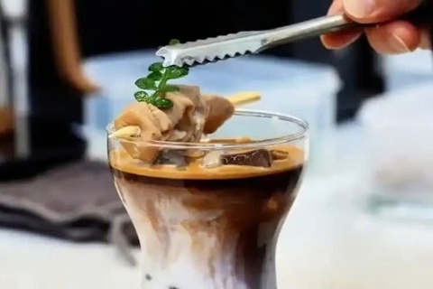 Ca phe long heo gay chia re mang xa hoi Trung Quoc hinh anh