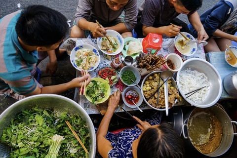 Khach Tay chi cach du lich Viet Nam 'dang tien' o moi ngan sach hinh anh