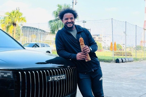 Xuan Son gay chu y voi anh banh chuoi chien hinh anh