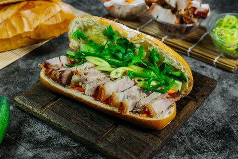 Tiem banh mi heo quay o TP.HCM truoc khi khien 22 nguoi ngo doc hinh anh