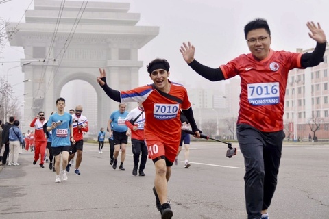 Trieu Tien dot ngot huy giai marathon truoc ngay thi dau hinh anh