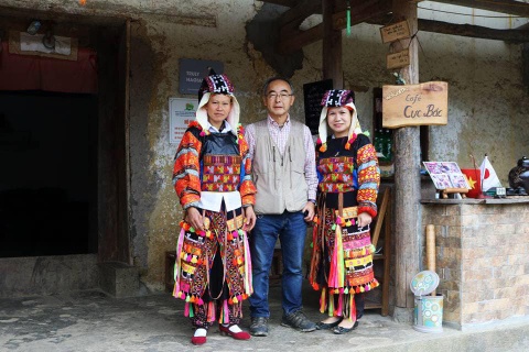 Nguoi dau tien lam du lich o Lo Lo Chai hinh anh