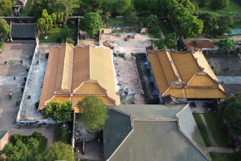 Tranh luan trung tu nha hat co trong lang tam o Hue hinh anh