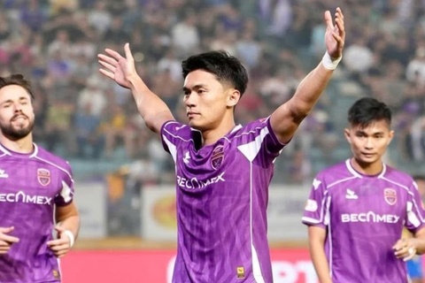Cau thu vua xuong hang duoc goi len tuyen Viet Nam hinh anh