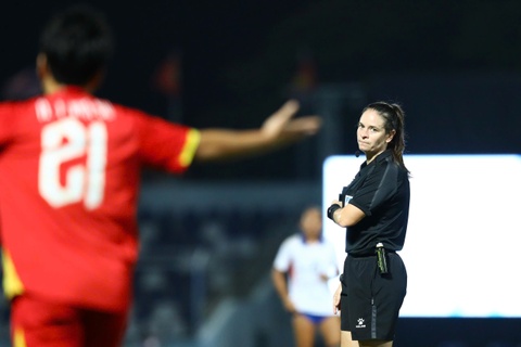 Dan mang san tim trong tai tran Viet Nam - Philippines hinh anh