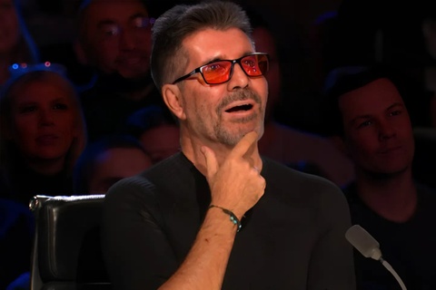 Simon Cowell bi dam dong la o hinh anh