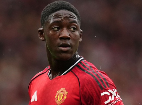 MU ky hop dong moi voi Mainoo hinh anh