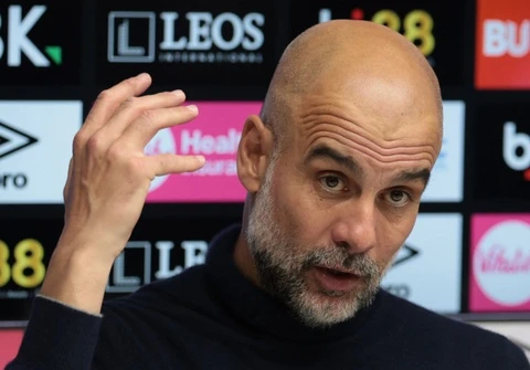 Pep Guardiola vung tien sau khi roi Man City hinh anh