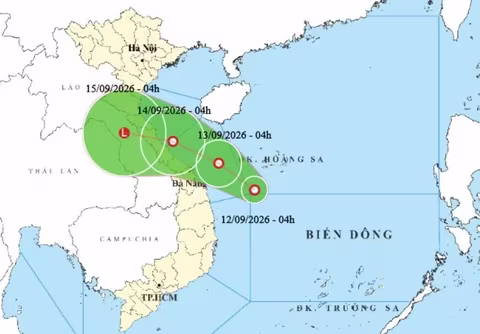 Áp thấp nhiệt đới hình thành, hướng về miền Trung