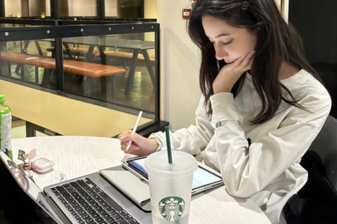 Starbucks doi pho khach hang mang may in, PC den quan hinh anh
