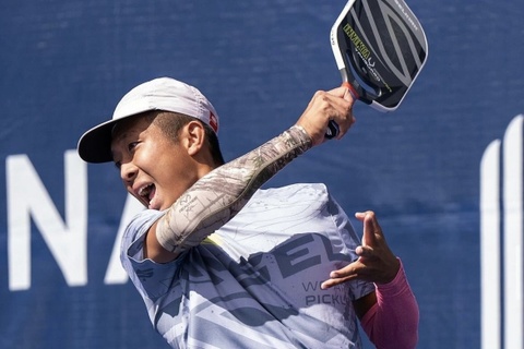 Quang Duong dau gia vot pickleball 200 trieu dong hinh anh