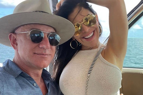 Jeff Bezos, Mark Zuckerberg 'ra khoi' voi du thuyen dai hon 100 m hinh anh