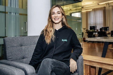 Ngoi vi nu ty phu tu than tre nhat the gioi da doi chu hinh anh