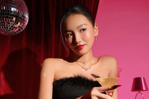 Cuoc choi phu kien cua nguoi tre trong 'mua' tiec tat nien hinh anh