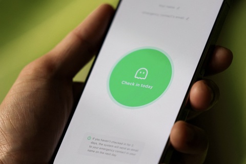 Ung dung ‘Ban chet chua?’ gay tranh cai hinh anh