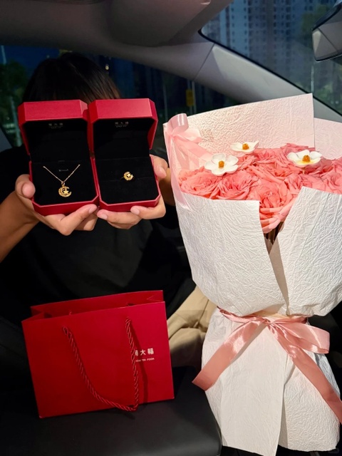 valentine,  qua,  hen ho,  kinh te anh 1