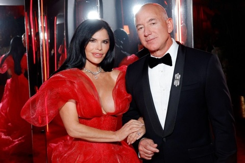De che bat dong san hon 700 trieu USD cua Jeff Bezos hinh anh