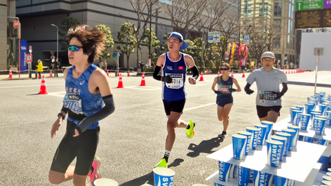 Hua Thuan Long va Hoang Thi Ngoc Hoa chinh phuc Tokyo Marathon 2025 hinh anh