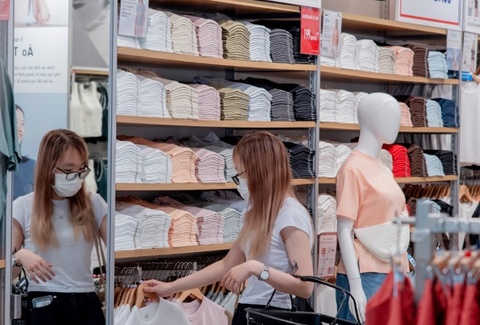 Diem nhanh gio hang Uniqlo cua hoi TikToker tim item ‘hot’ nhat hinh anh