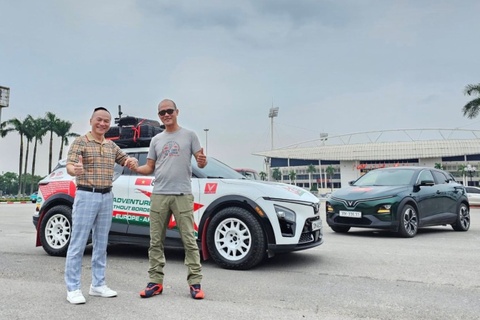 Chu xe VinFast VF 7 'doc hanh' xuyen luc dia tu Ha Noi den chau Phi hinh anh