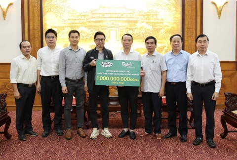 Carlsberg Viet Nam ung ho 1,5 ty dong ho tro nguoi dan Hue va Da Nang hinh anh