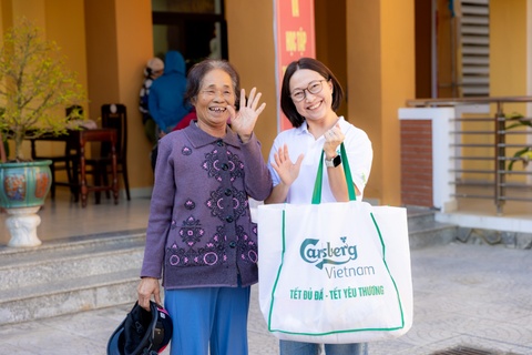 Carlsberg Viet Nam tiep noi 11 nam ‘Tet du day, Tet yeu thuong’ hinh anh
