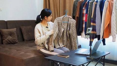 Cau chuyen phia sau cong viec ban hang online cua sinh vien 22 tuoi hinh anh