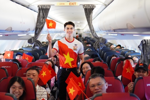 Sac do Vietjet lan toa niem tu hao Viet Nam tren do cao 10.000 m hinh anh
