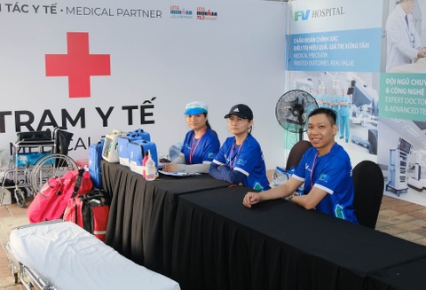 Benh vien FV tao la chan y te cho hang nghin VDV Ironman 70.3 hinh anh