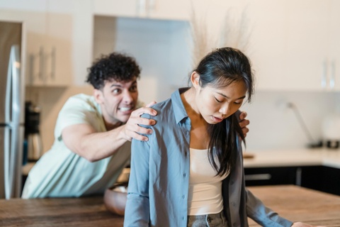 'Khau chien' suot 3 tuan vi chong khong cho vo ve ngoai an Tet hinh anh