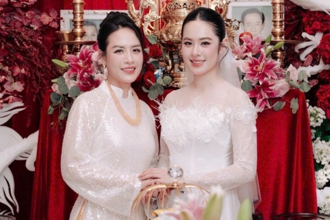Me U50 duoc khen 'dep nhu hoa hau', trao con gai hoi mon khung hinh anh