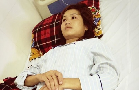Chị Chung phải nhập viện điều trị sau khi bị nhóm thanh niên hành hung - Ảnh: Gia đình cung cấp.