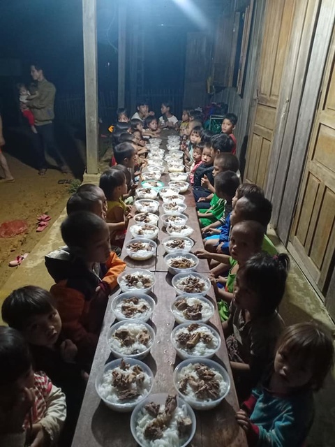 Nhung bua an cua hoc sinh truong Tak Po anh 1