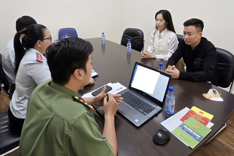 Nguoi noi tieng vi pham ung xu tren mang se bi han che xuat hien hinh anh