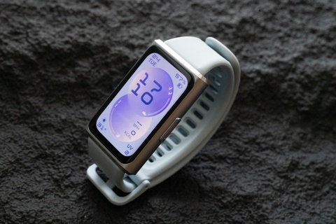 Bat ngo voi smartband tam gia 1 trieu dong hinh anh